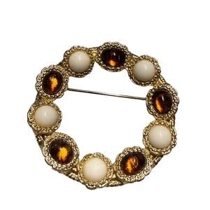 Paradise © Vintage Costume Jewelry Amber Pearly White Round Brooch Pin Gold Tone
